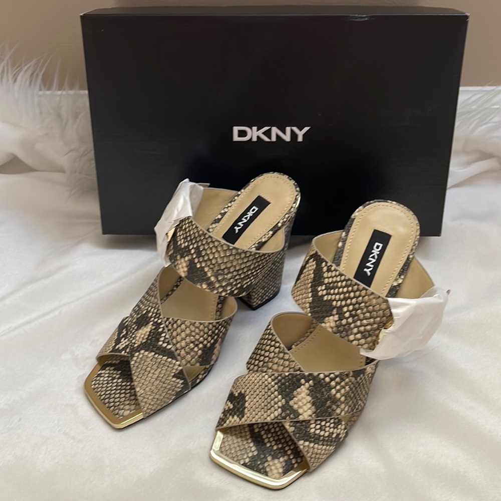DKNY Lake Snake Embossed Leather Buckle Sandals Sz7 BNIB